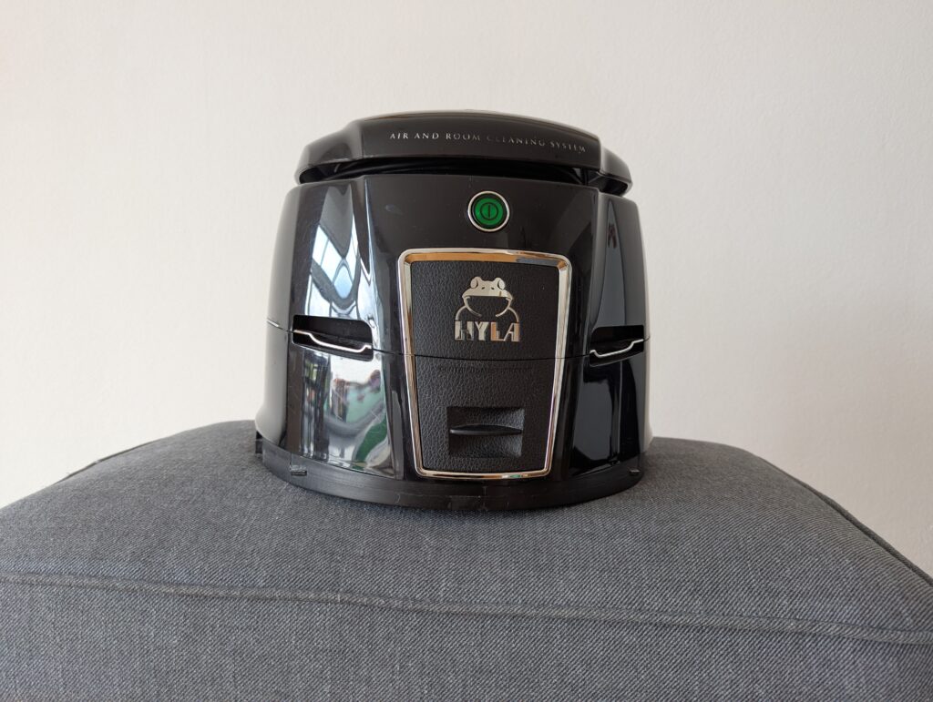 Hyla Motorkopf ohne Wassereimer auf einem Hocker