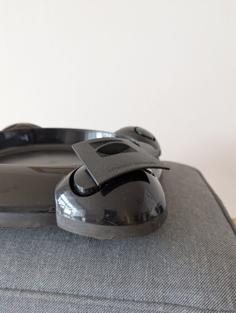 Flüsterklappe vom Hyla auf dem Rollbrett an einer Ecke fixiert.