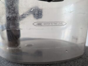 Hyal Wassereimer von außen die Wasserstands Markierung